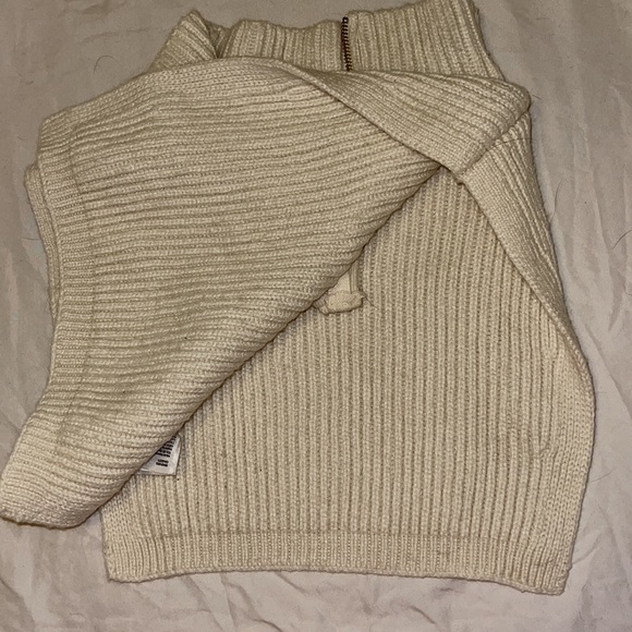 VEST - Picture 2 of 3